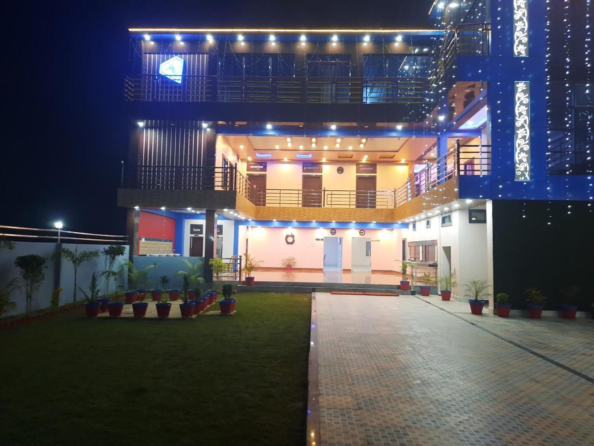 Hotel Blue Diamond Bahraich Екстер'єр фото